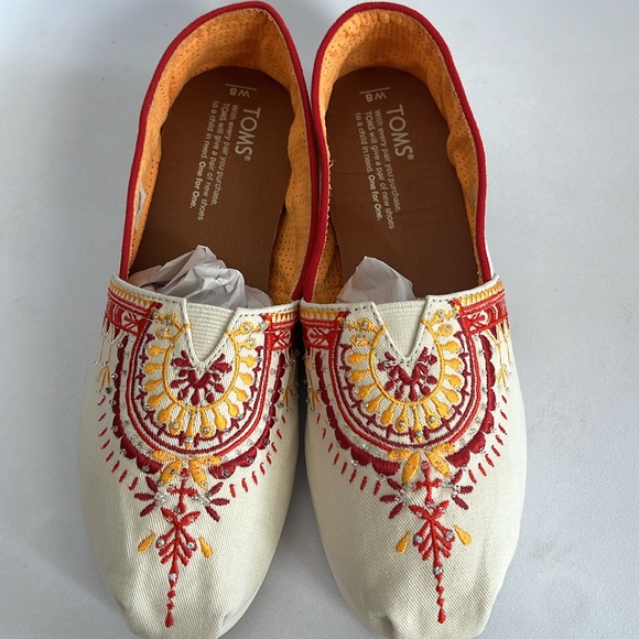 TOMS Women’s Classic Natural Canvas Beaded Embroidery Slip On - Picture 3 of 6